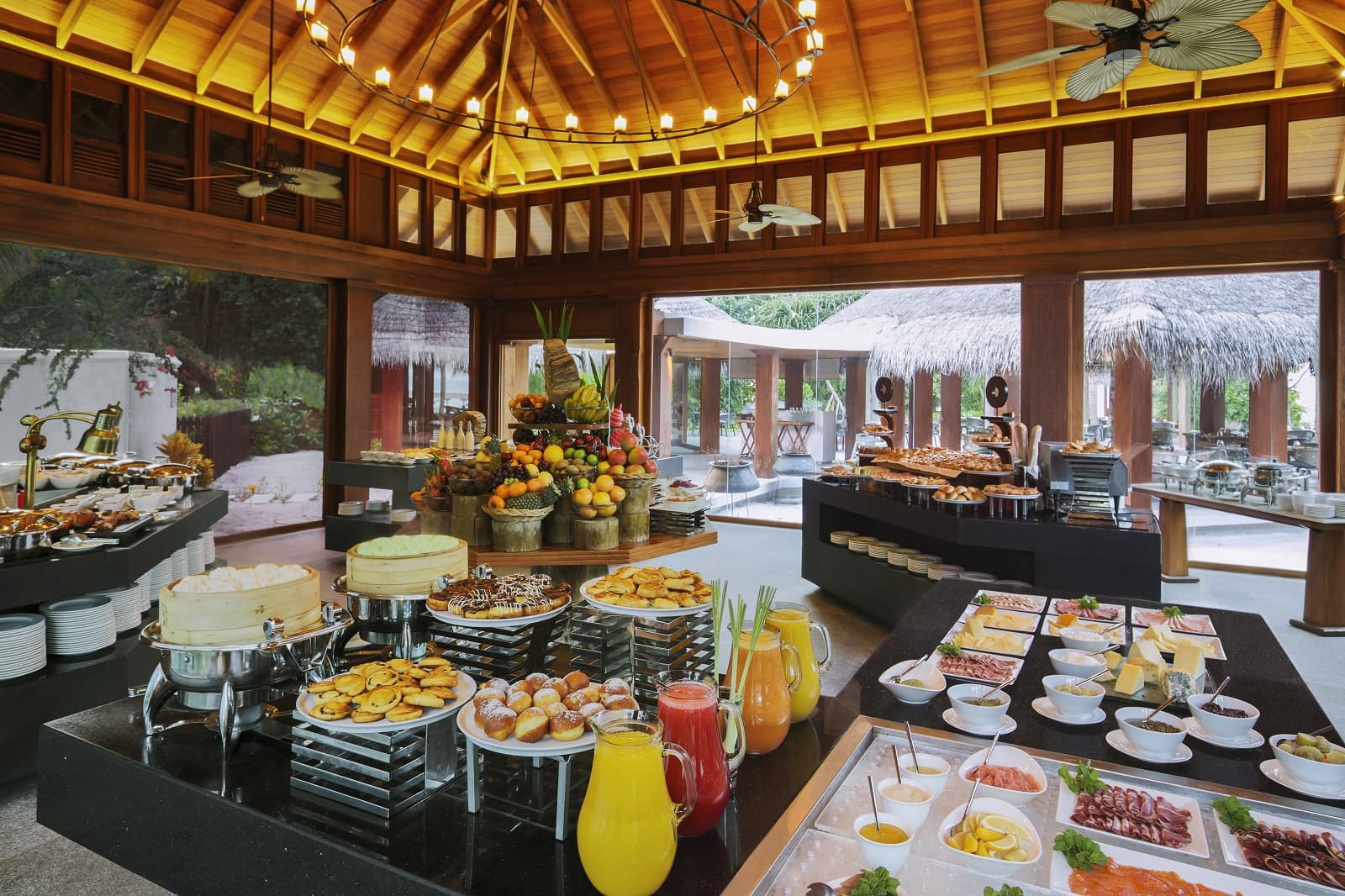 Dusit Thani Maldives The Market - Buffet.jpg