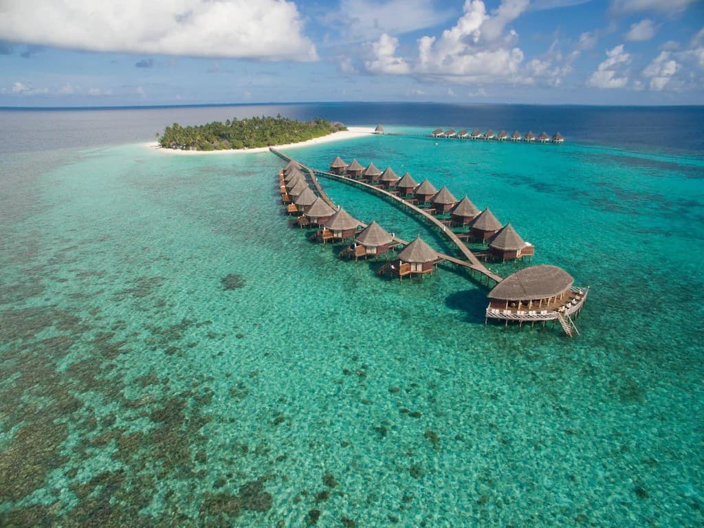 angaga-island-resort-and-spa-1
