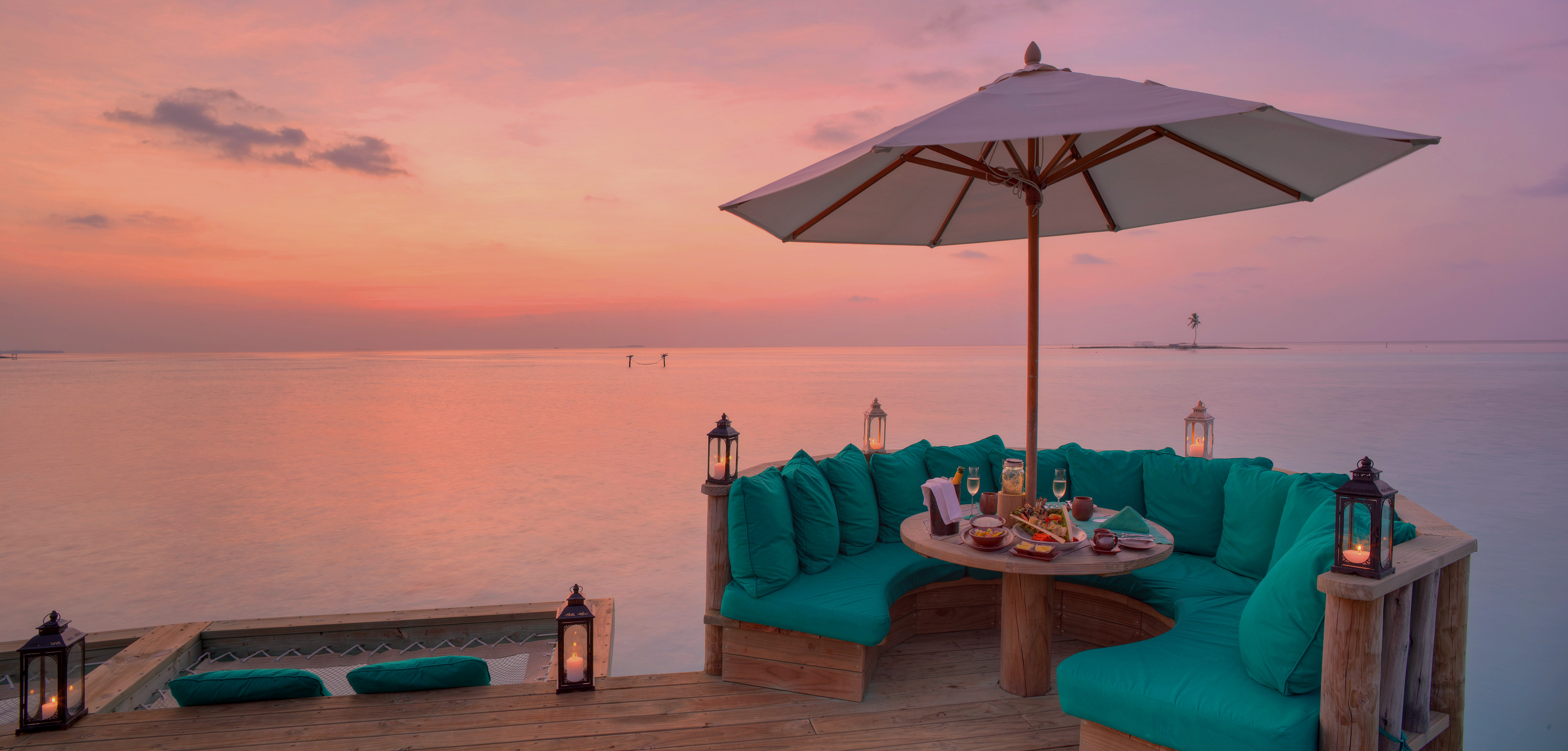 Gili_Lankanfushi_Overwater_Bar_2