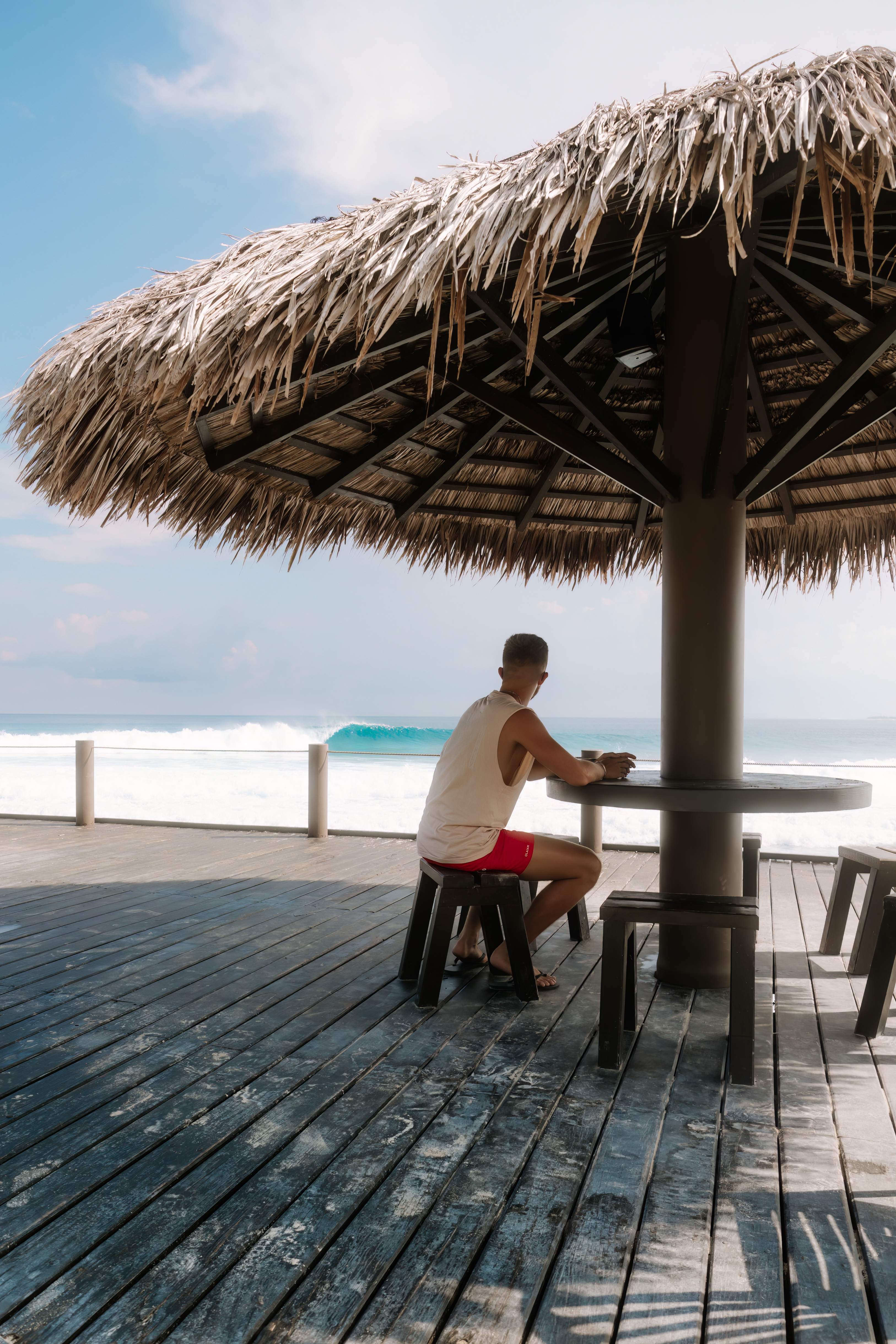 Adaaran_Hudhuranfushi_Lohis_Wave_Bar_2