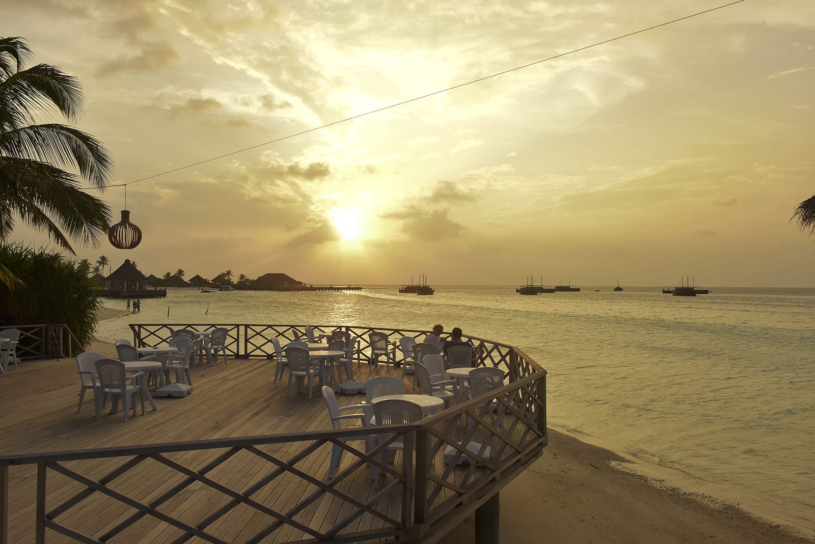 Safari_Maldives_Sun_Down_Bar