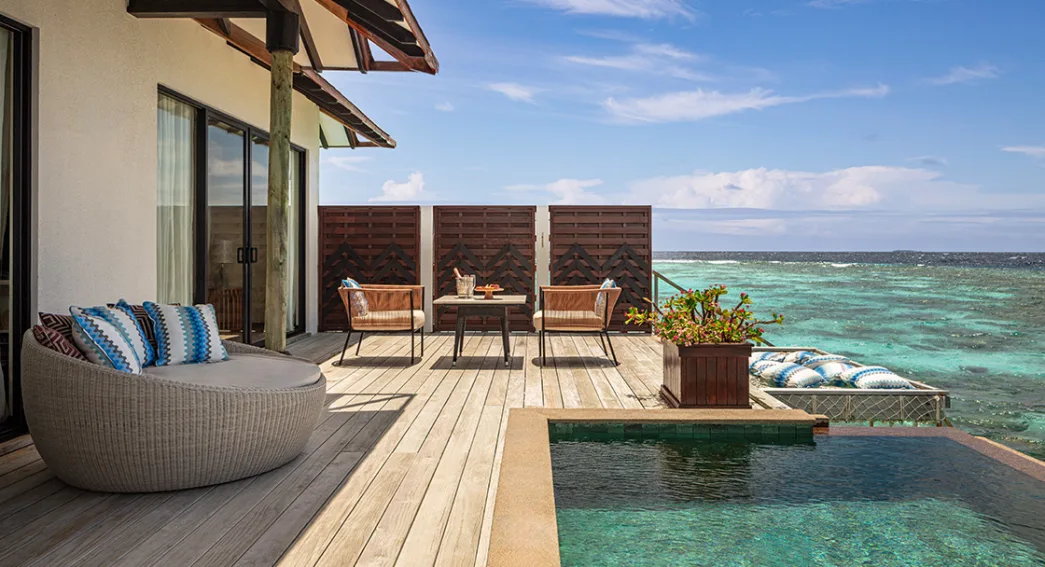 NH_Collection_Maldives_Havodda_Oerwater_Pool_Suite_1