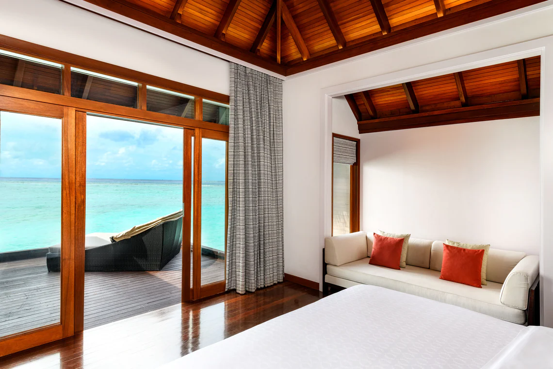 Sheraton_Maldives_Full Moon_resort_and_spa_Water_Bungalow_3