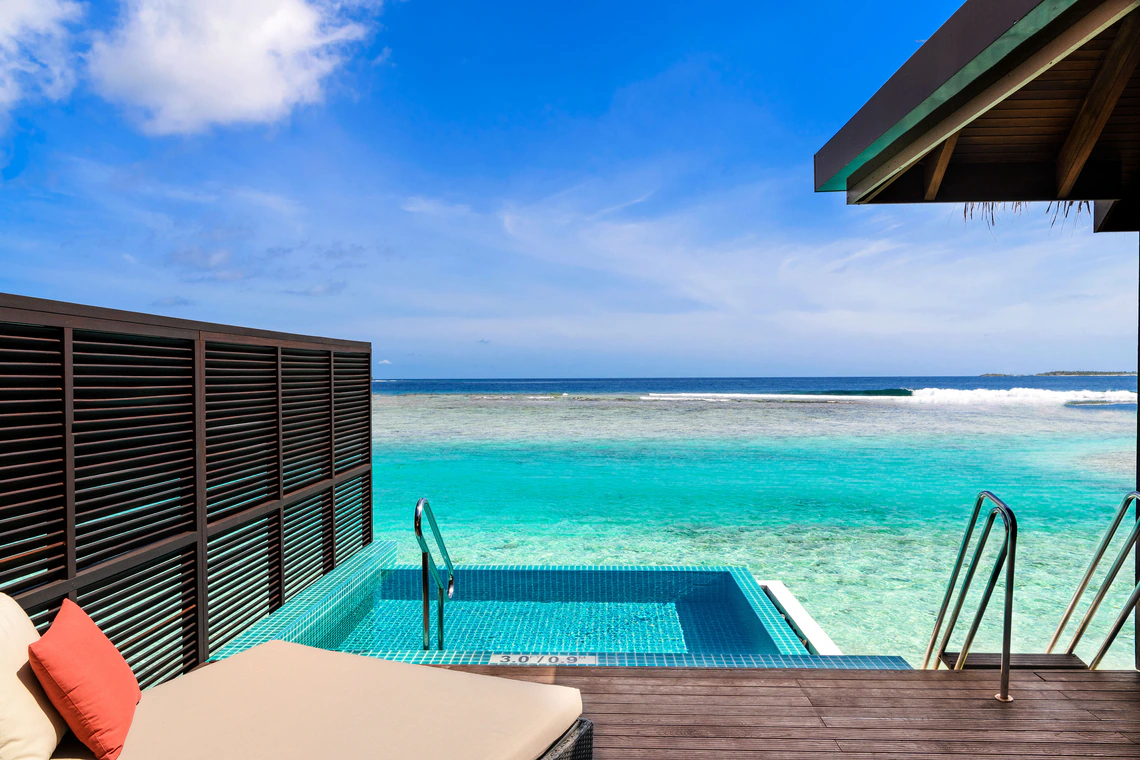 Sheraton_Maldives_Full_Moon_resort_and_spa_Water_Bungalow_with_Pool_4