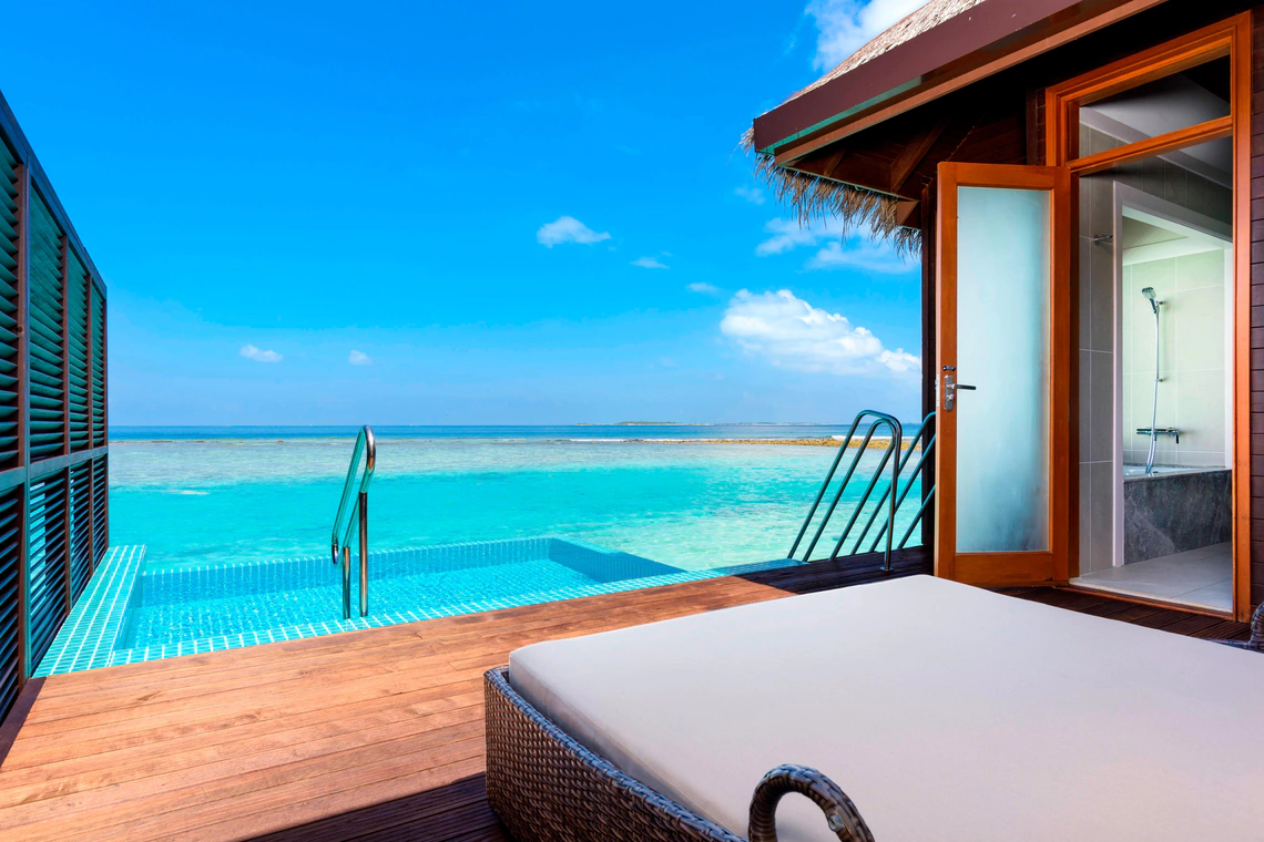 Sheraton_Maldives_Full_Moon_resort_and_spa_Water_Bungalow_with_Pool_5