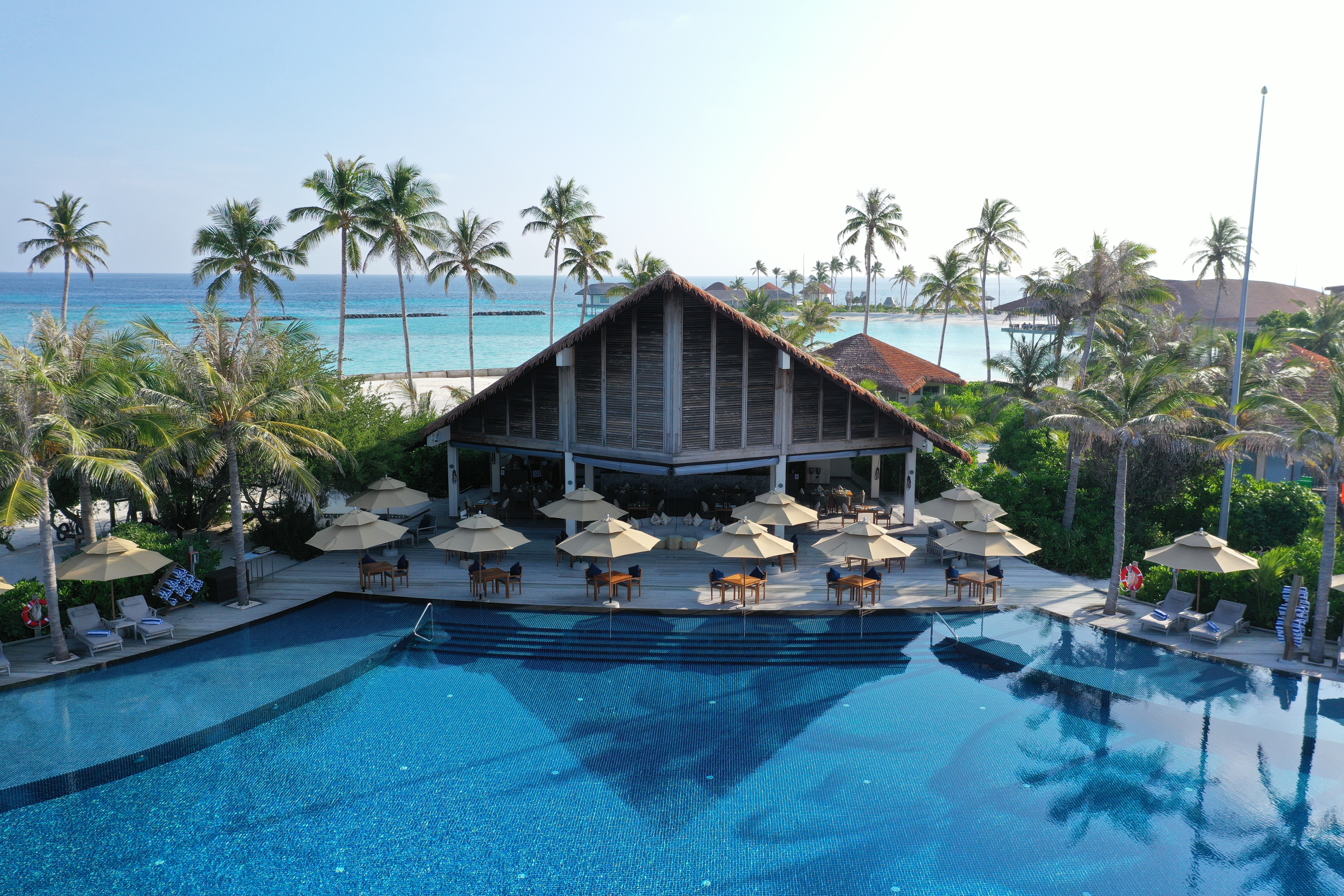 Radisson_Blu_Maldives_Eats & Beats_Pool_Bar_2