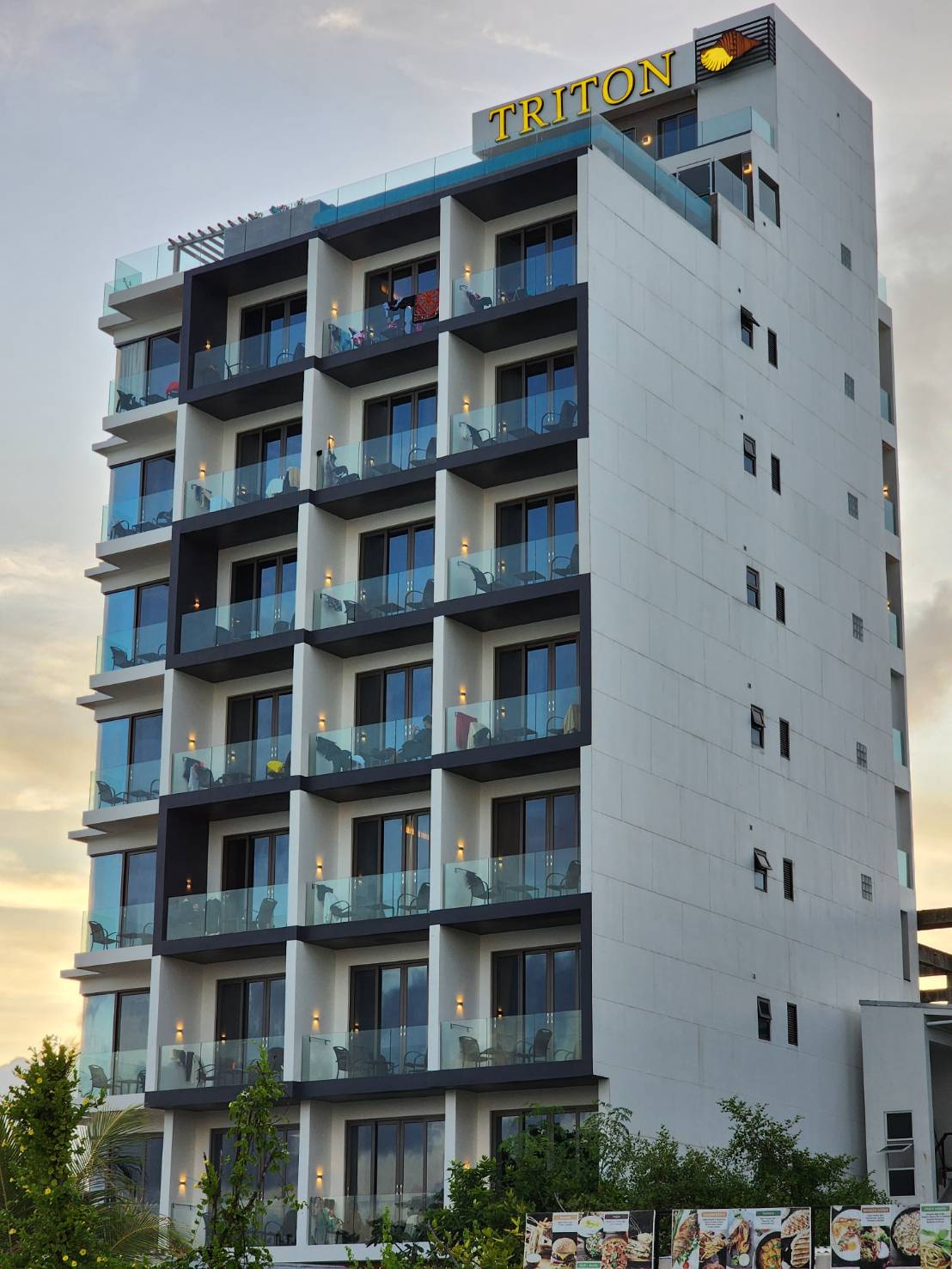 Triton-Prestige-Seaview-and-Spa-1