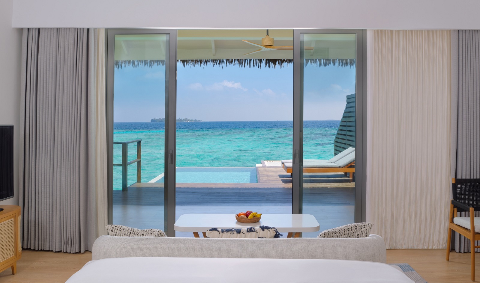 dusitD2-Feydhoo-Maldives-Overwater-Pool-Villa-2