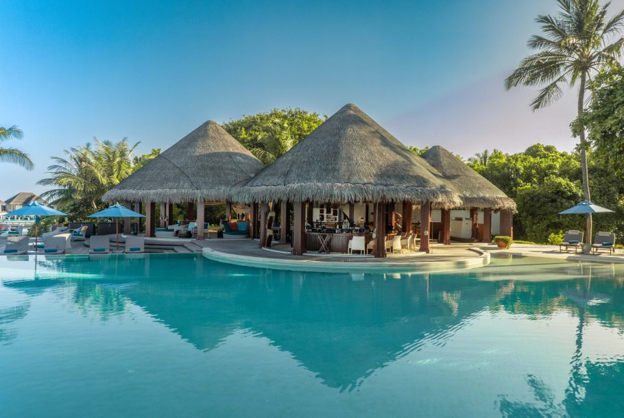 Dusit-Thani-Maldives-Sand-Bar-1