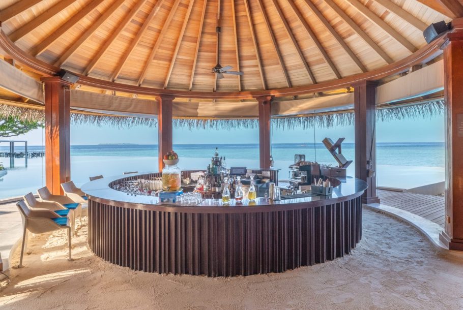 Dusit-Thani-Maldives-Sand-Bar-2