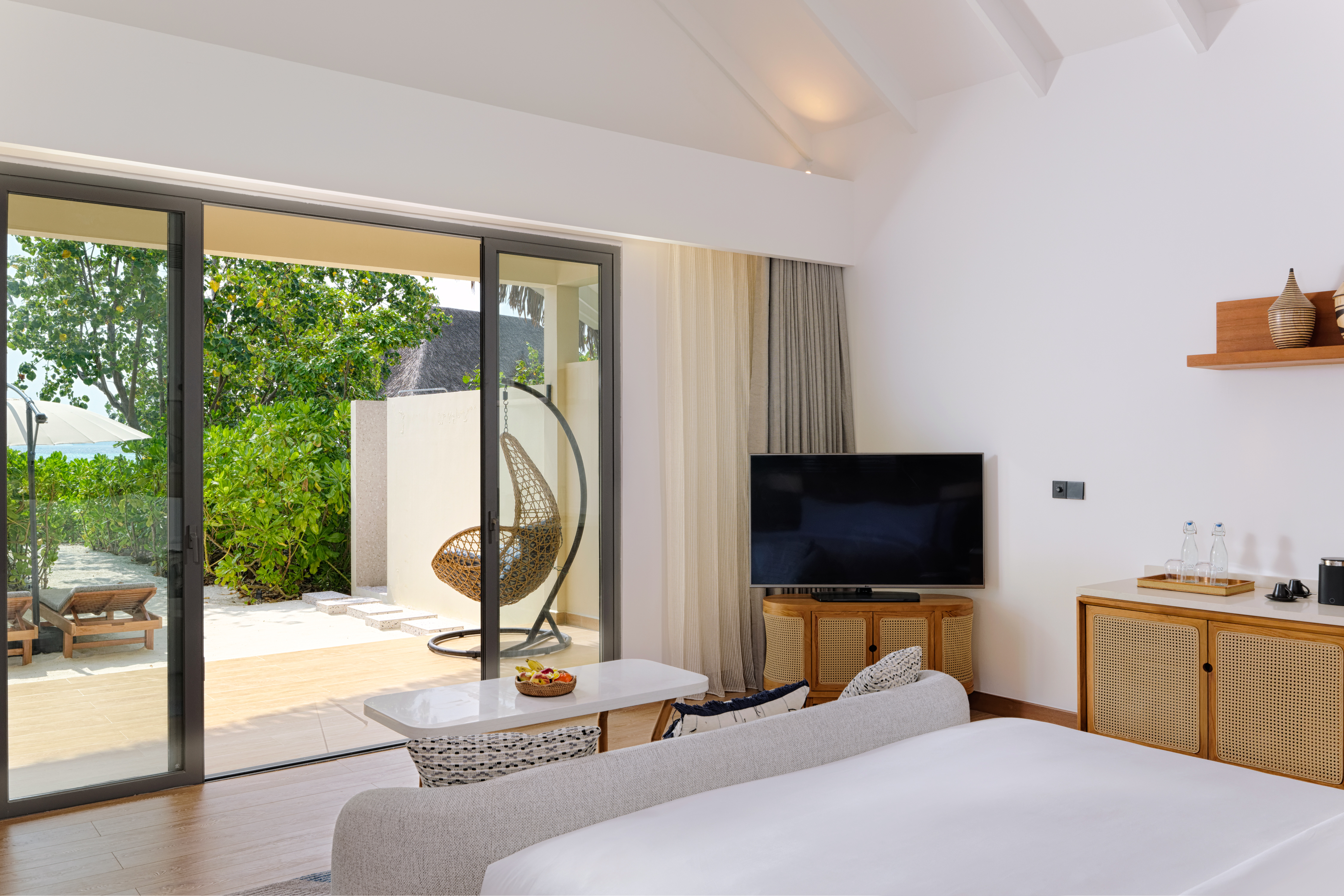 dusitD2-Feydhoo-Maldives-Beach-Villa-2