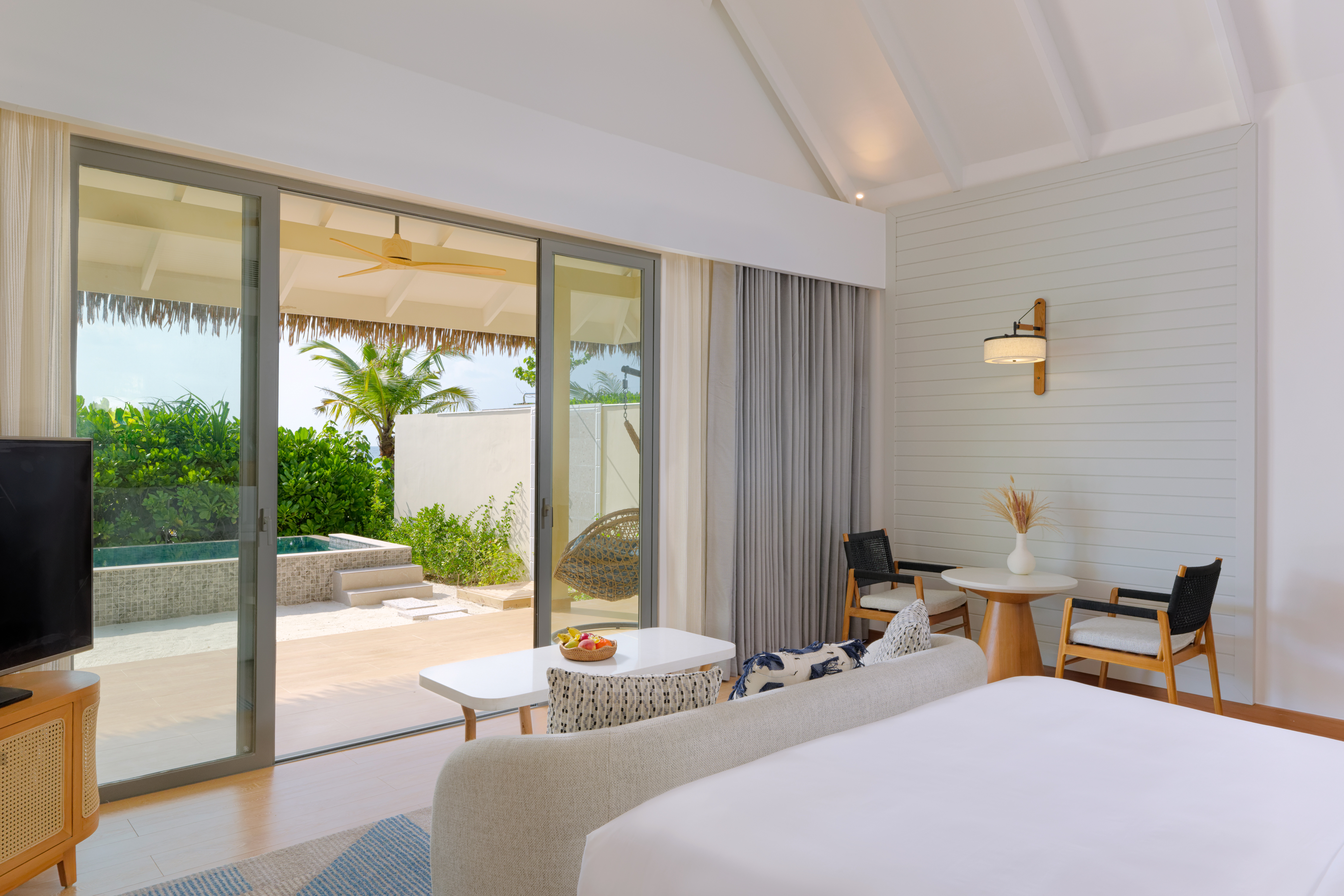 dusitD2-Feydhoo-Maldives-Beach-Pool-Villa-2