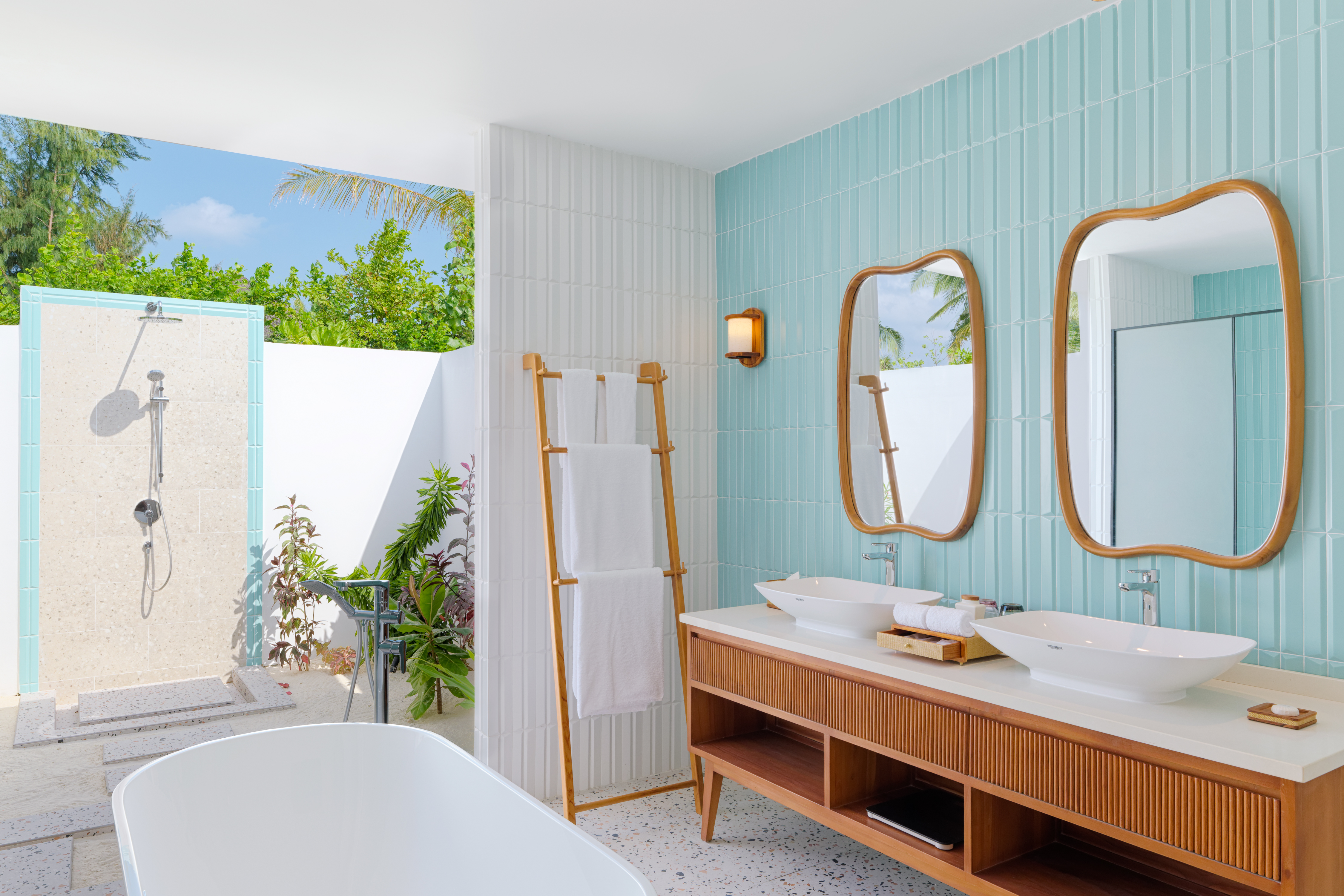 dusitD2-Feydhoo-Maldives-Beach-Pool-Villa-3