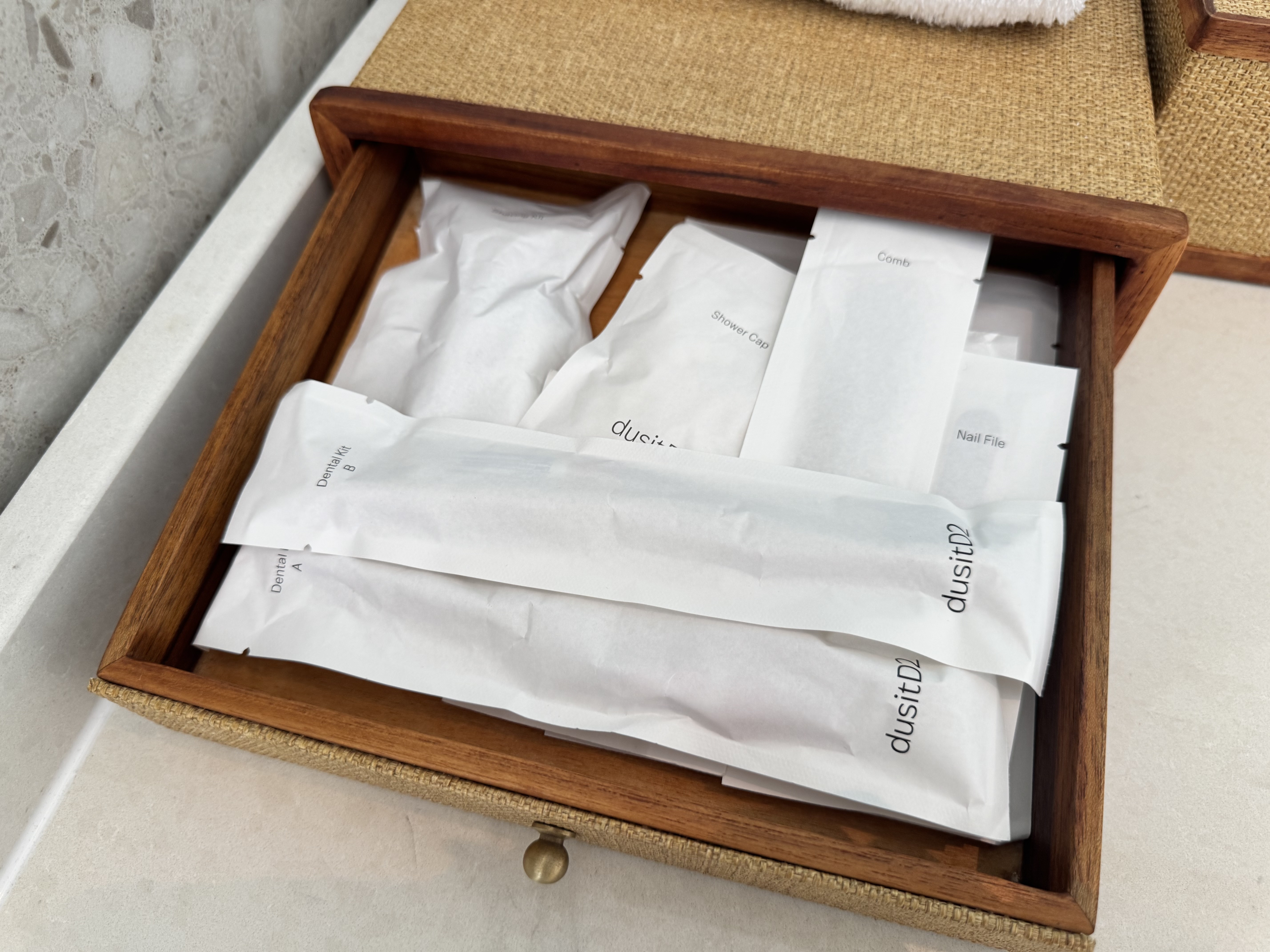 DusitD2-maldives-Overwater-Pool-Villa-amenities