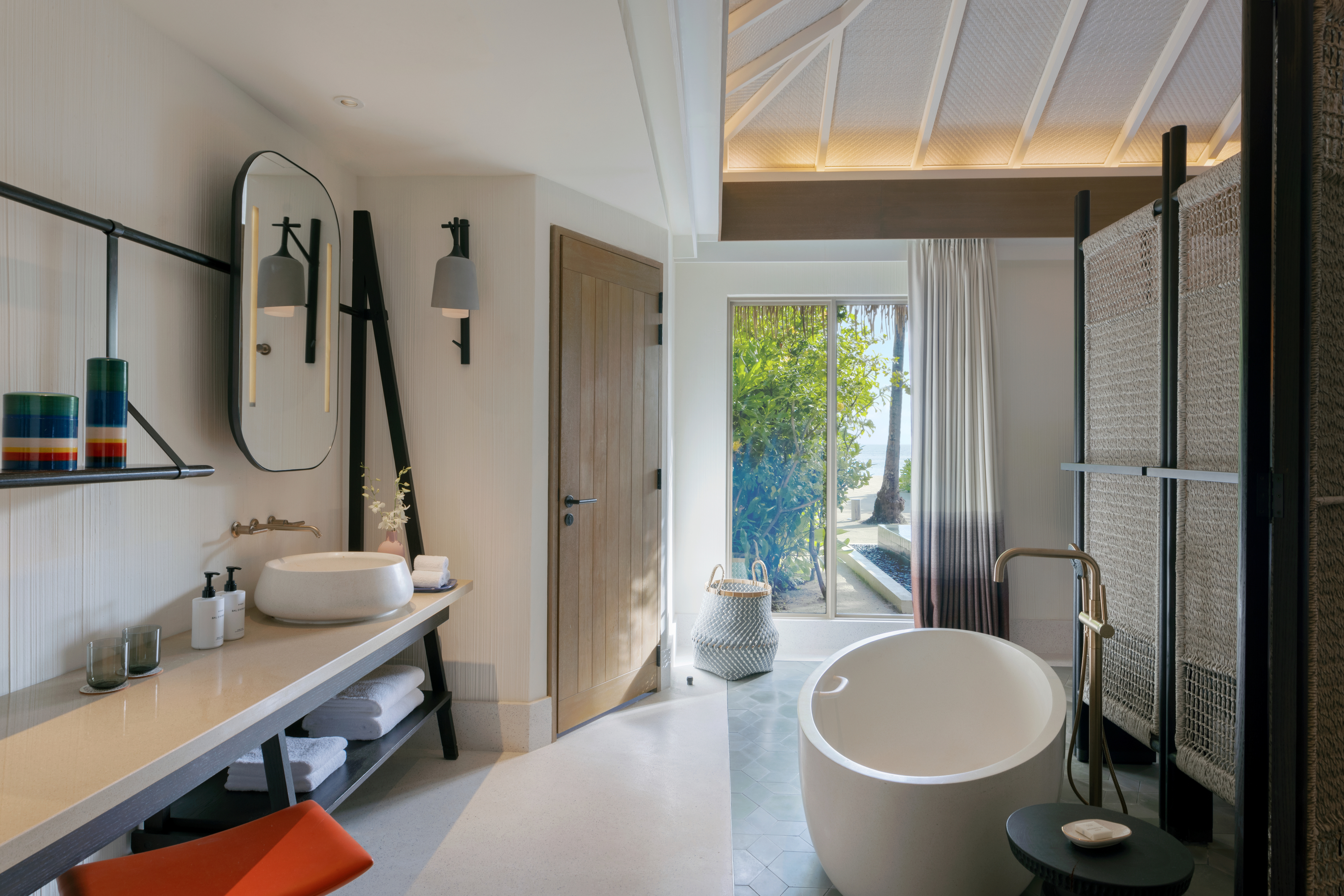 InterContinental-Maldives-Beach-Pool-Villla-2