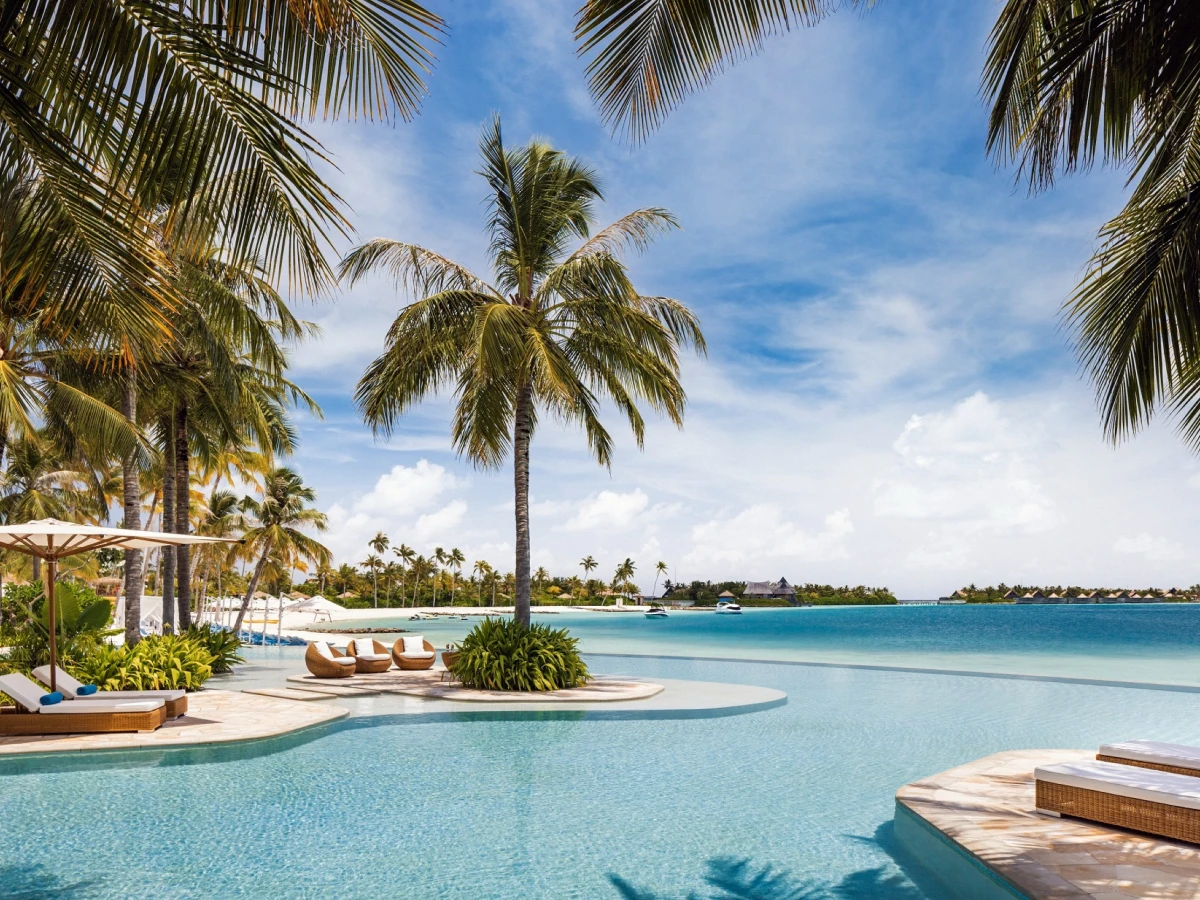 Waldorf-Astoria-Maldives-Overview-Resort-2