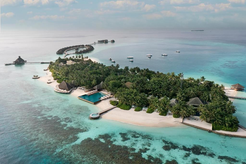 Huvafen-Fushi-Maldives-Overview-Resort-1