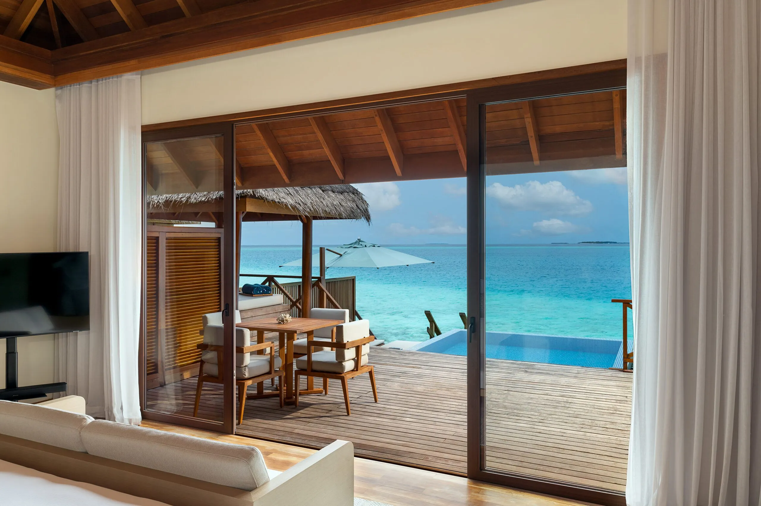 Huvafen-Fushi-Maldives-Lagoon-Bungalow-with-Pool-4