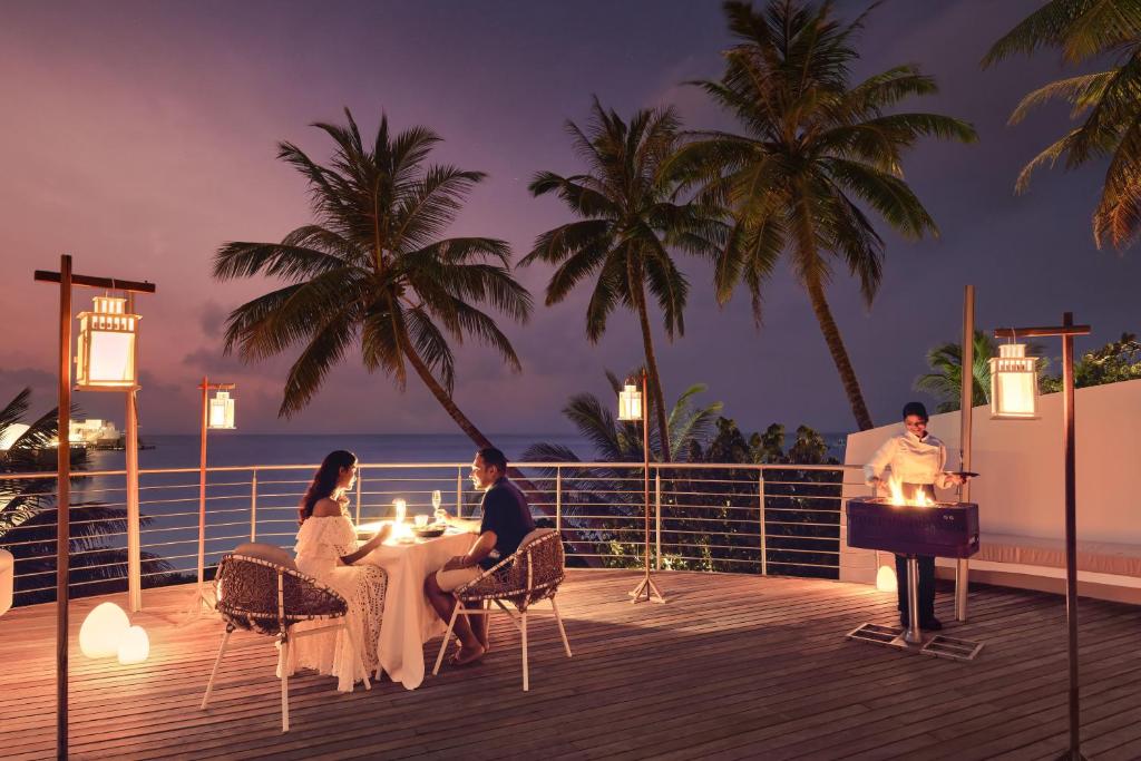 Jumeirah-Olhahali-Island-Overview-Resort-4