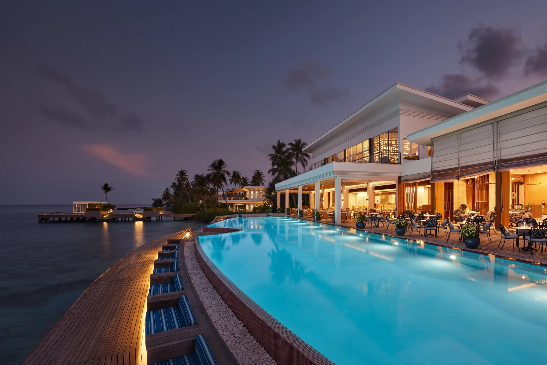 Jumeirah-Olhahali-Island-GLOW-1