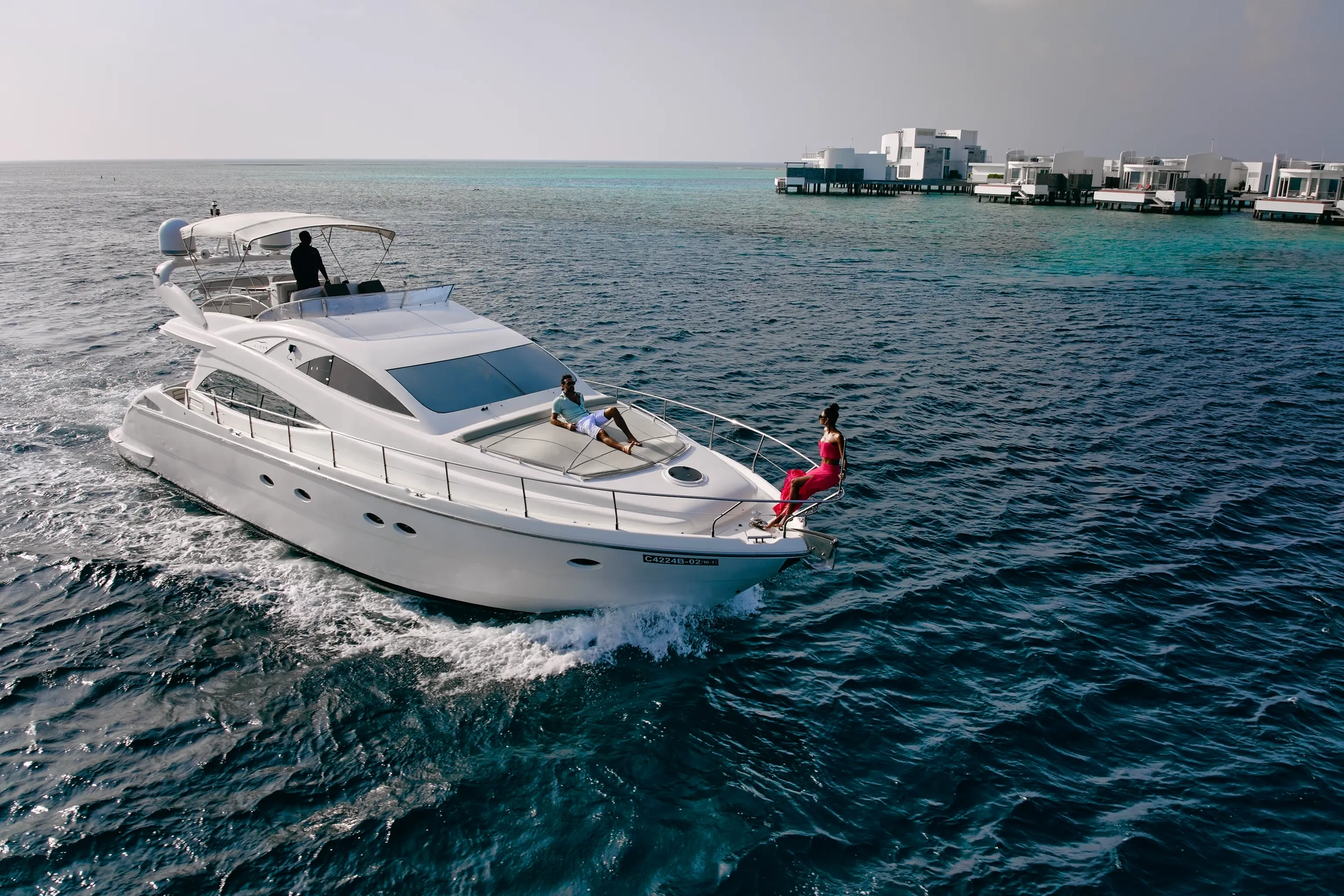 Jumeirah-Olhahali-Island-Private-Yacht