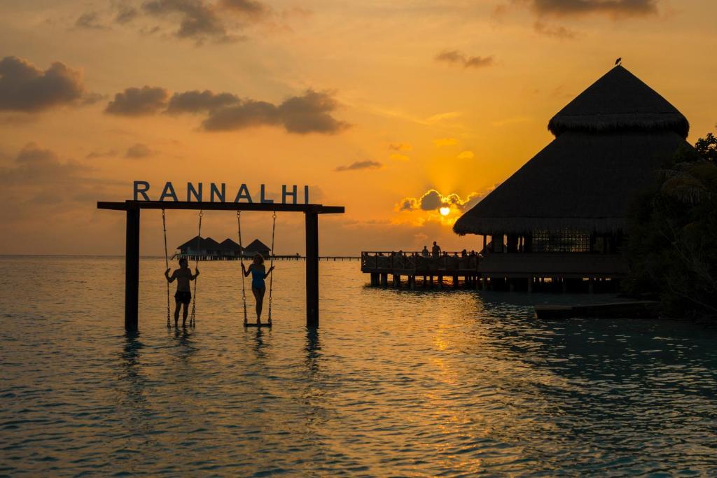 adaaran-club-rannalhi-overview-resort-2