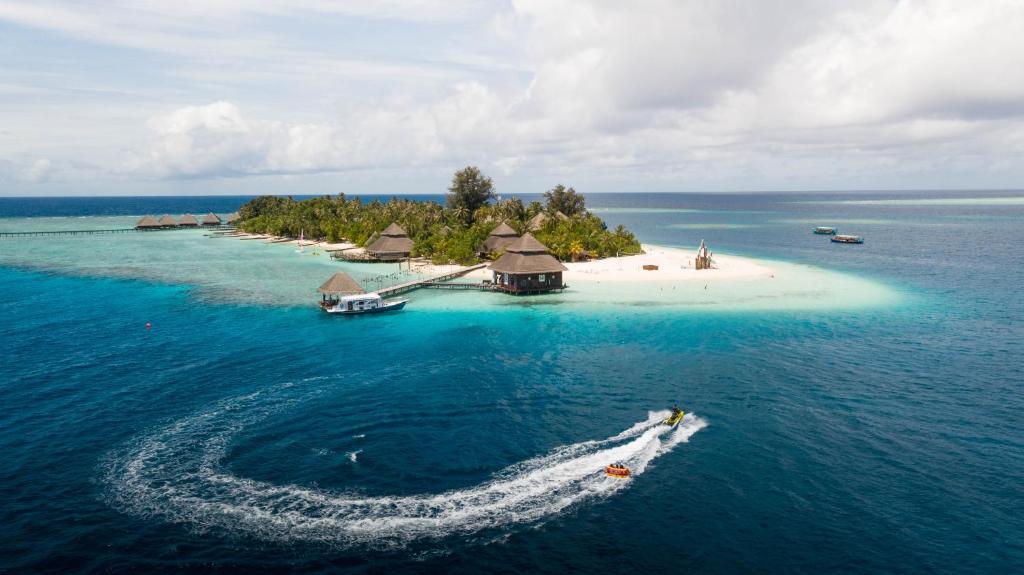 adaaran-club-rannalhi-overview-resort-3