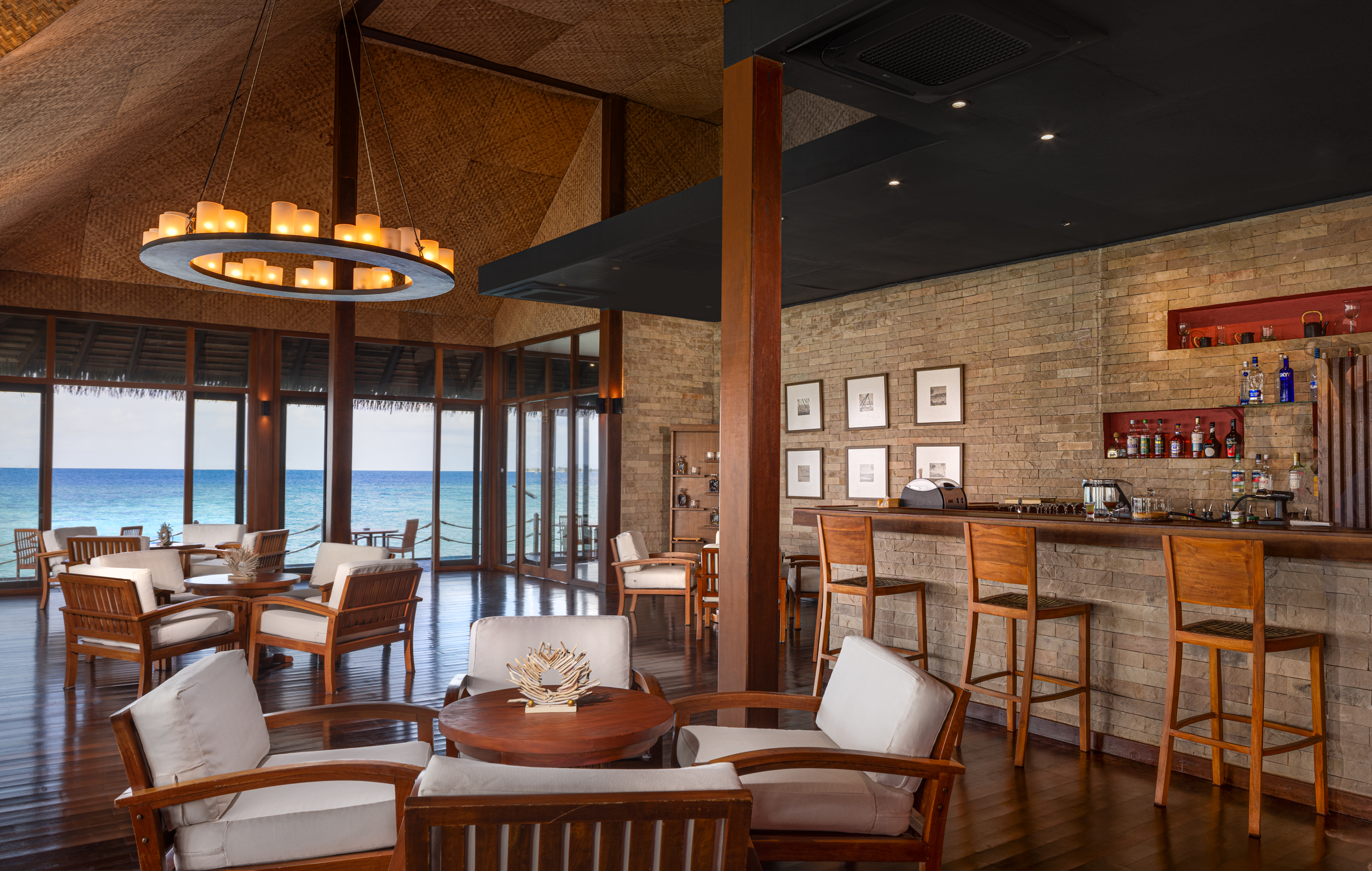 Adaaran-Select-Meedhupparu-Water-Villa-Restaurant-Lounge