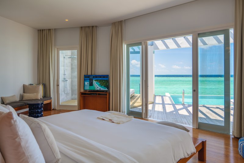 amilla-maldives-lagoon-water-pool-villa-1
