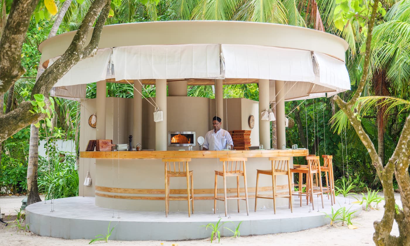 amilla-maldives-joe’s-pizza