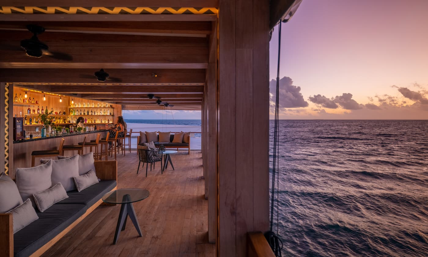 amilla-maldives-sunset-bar